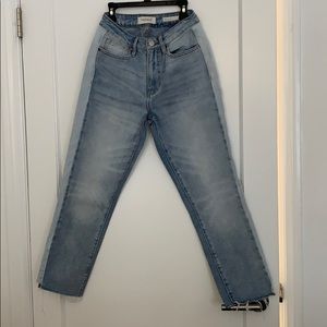 Mom jeans  (medium wash w/ light denim)
